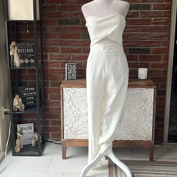 Black Halo Jada Strapless Jumpsuit NWTSize 4
